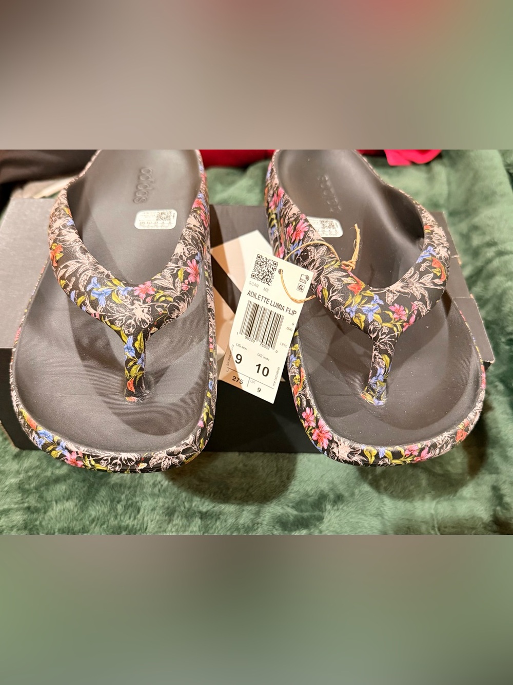 NWT Adidas Adilette Lumia Floral
Flip Flops Slides Women’s 10